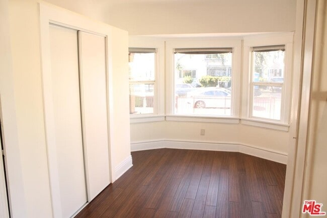 Building Photo - 1244 W 46th St
