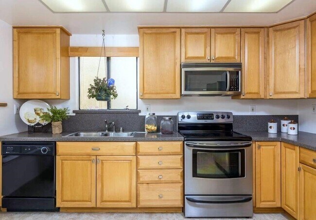 Building Photo - Walnut Creek Beautiful 2 bedroom 2 bath townhome excellent location!