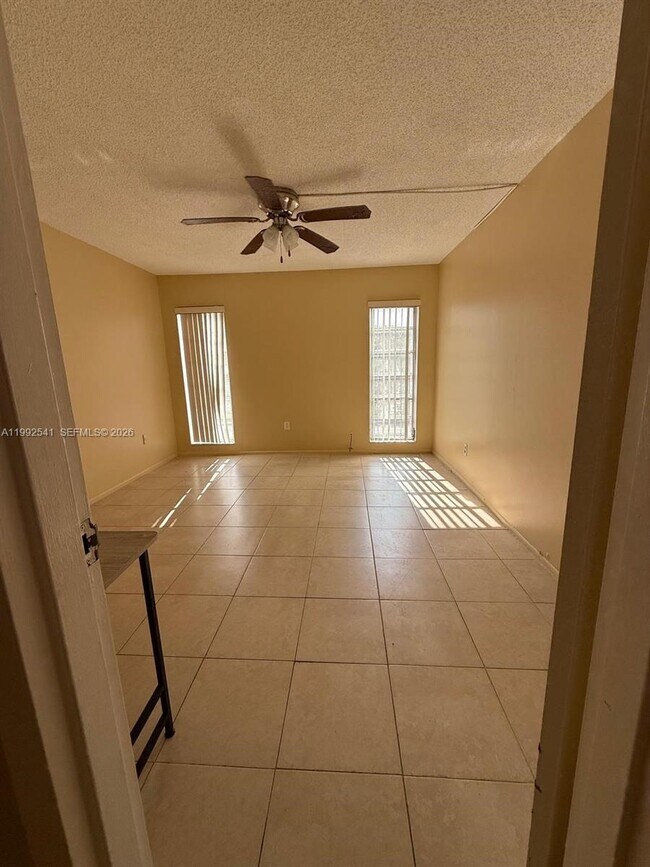 Building Photo - 4848 NW 24th Ct