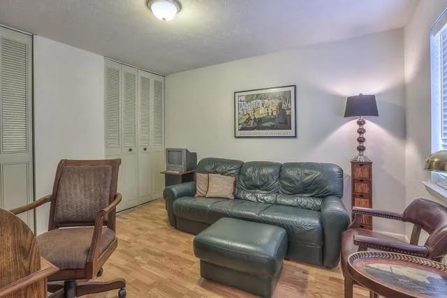 second bedroom/study - 810 Bellevue Rd