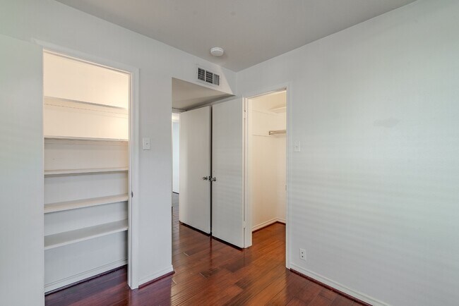 Building Photo - 6106 Averill Way