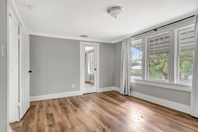 Building Photo - 515 46th St