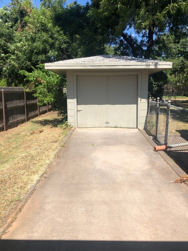 Building Photo - CLOSE TO ACU!  3 BED, 1 BATH!
