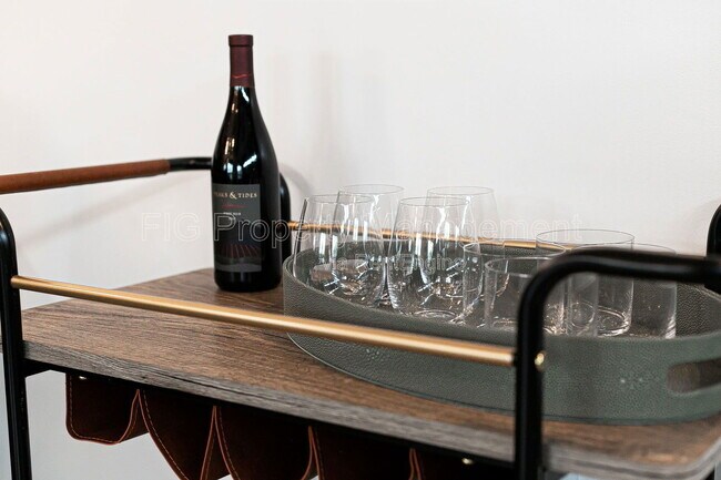 Building Photo - 3415 N Broadway