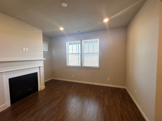 Building Photo - New 4 Bedroom North Plains Home!!!