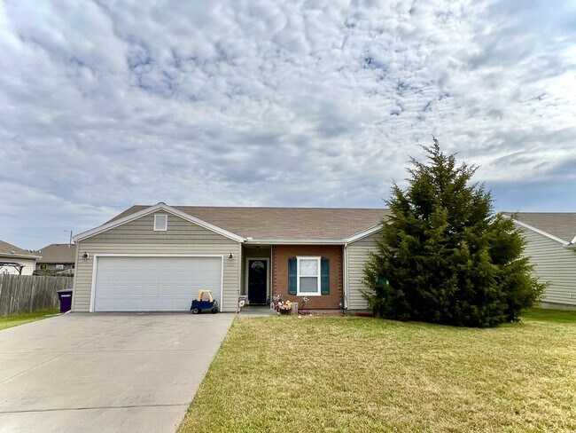 Building Photo - 3 Bedroom Home in Quiet Cul-de-sac!