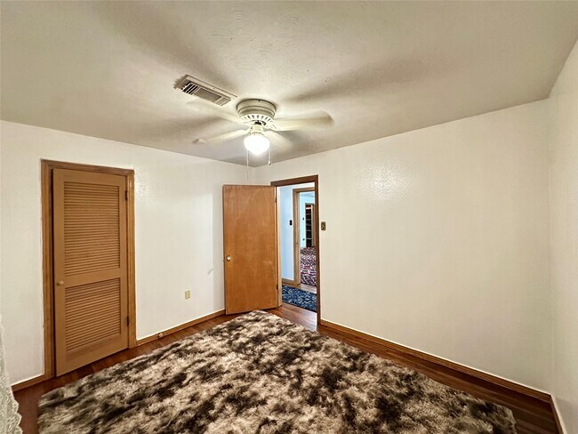 Building Photo - 2810 N Houston Dr