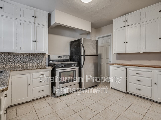 Building Photo - 1801 NW 22nd St