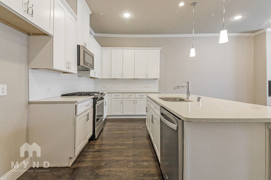 Building Photo - 2805 Lindale Dr