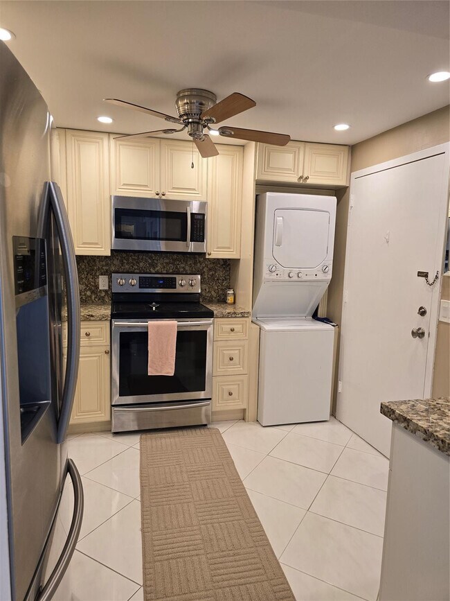 Building Photo - 2000 S Ocean Blvd