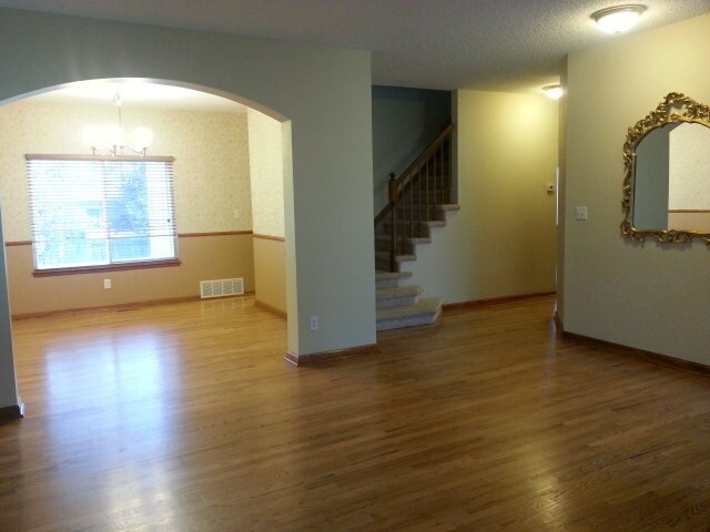 Building Photo - 2025 Bramblwood Ln