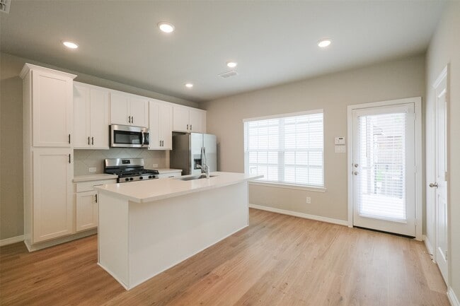 Building Photo - 6434 New York St