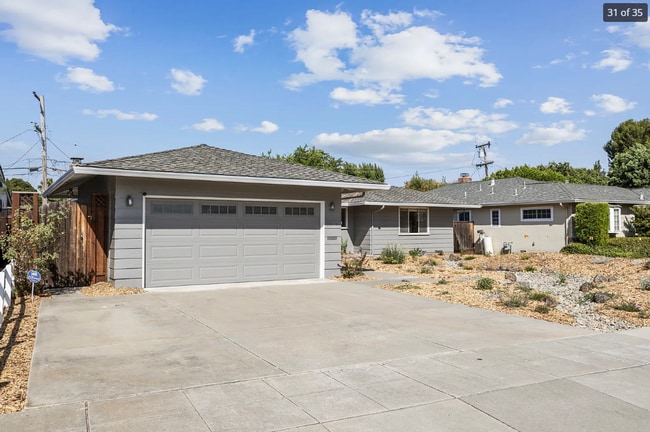 Building Photo - Light and Bright 3 Bedroom/ 2 Bath Home on...
