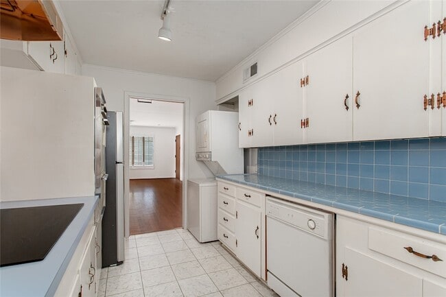 Building Photo - 6525 E Mockingbird Ln