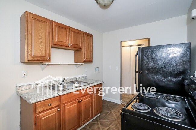 Building Photo - 8771 Desoto Dr