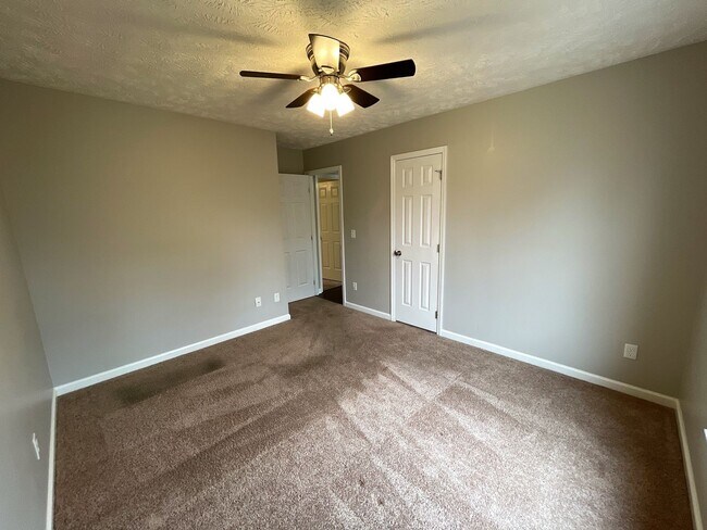 Building Photo - Updated 4 Bedroom / 3 Bathroom with In-Law...