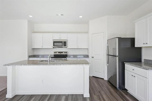 Building Photo - 2108 Prairie Ln