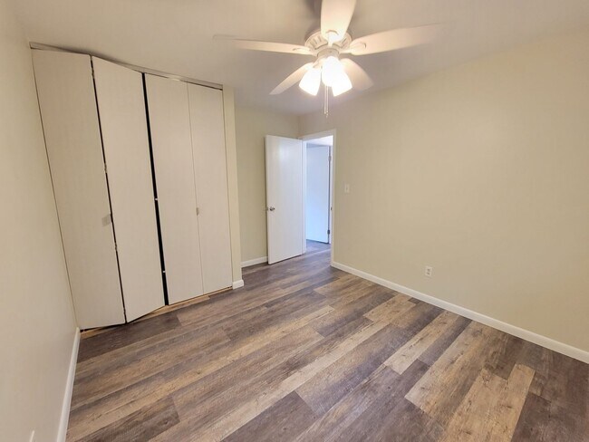 Building Photo - 2912 W Platte Ave