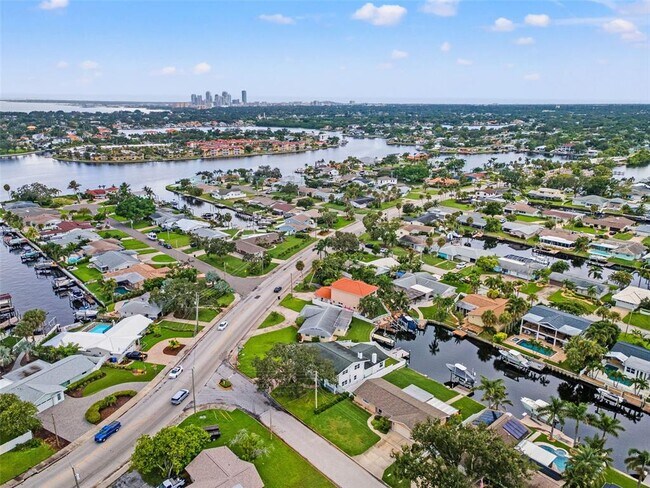 Building Photo - 4000 14th Way NE