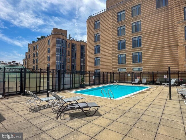 Building Photo - 1440 N St NW