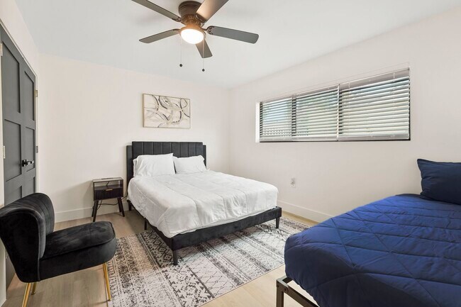 Building Photo - 3327 Freshmeadows Dr