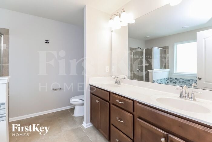 Building Photo - 112 Eden Ave