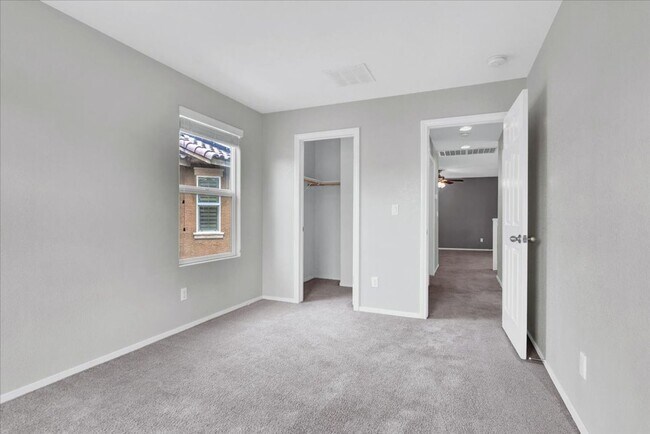 Building Photo - Immaculate 3 Bed / 2.5 Bath Home for Lease...