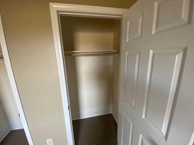 Building Photo - 205 Main