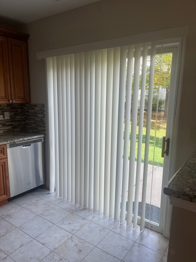 Building Photo - 1219 N Village Dr