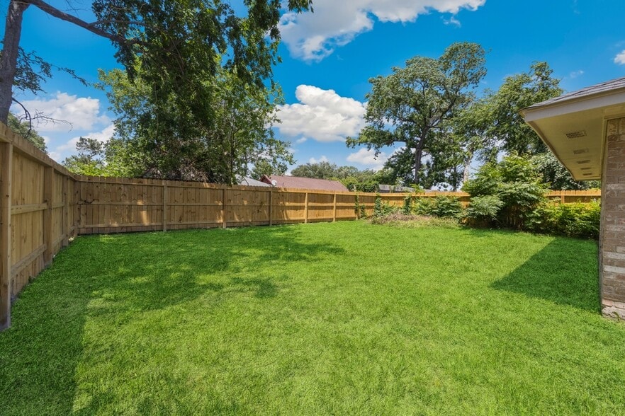 Building Photo - 4442 Oak Shadows Dr