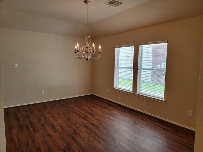 Building Photo - 2734 Troy Dr
