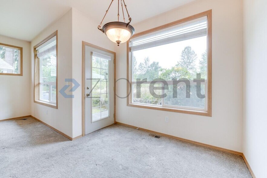 Building Photo - Unit