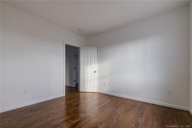 Building Photo - 340 Pleasantview Ave