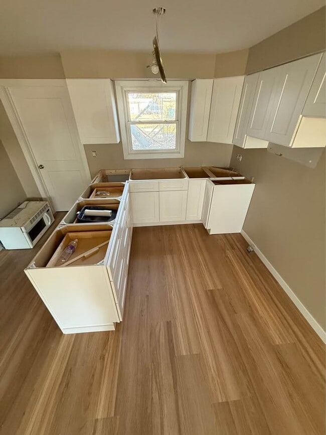 Building Photo - 208 Park St N