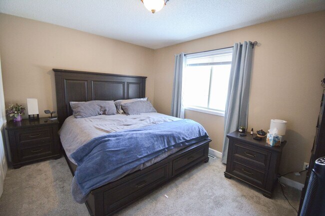 Building Photo - Spacious 4 bed 2 bath House For Rent