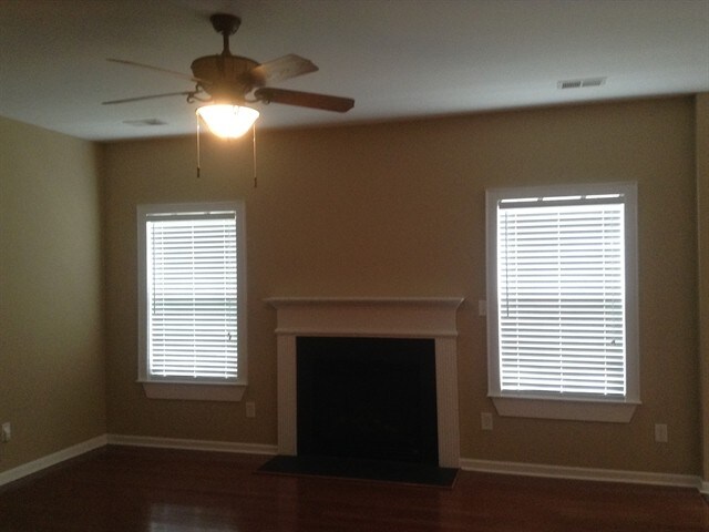 Building Photo - 10004 Barrands Ln
