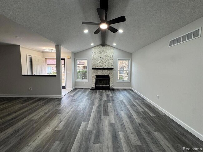 Building Photo - 2343 Heritage Pointe Dr