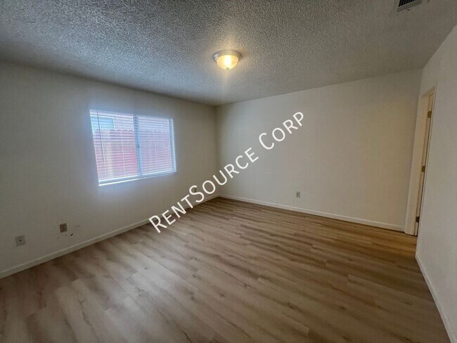 Building Photo - 841 Chateau Way