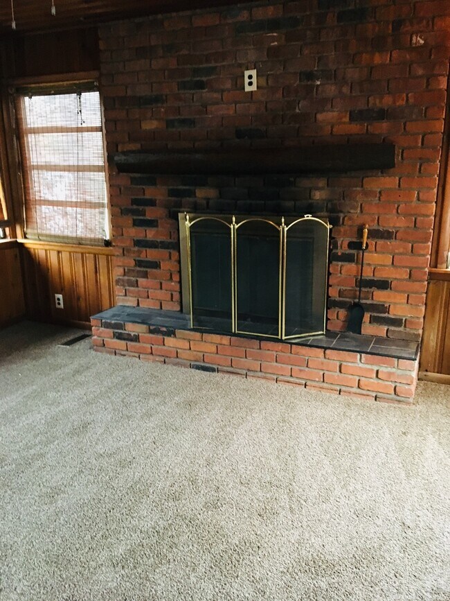 Building Photo - 3 Bedroom Bungalow in Eastpointe, MI - Sec. 8 OK