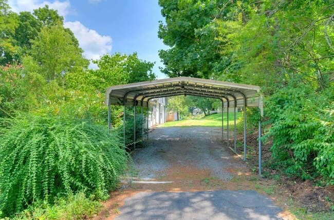 Building Photo - 100 9th Ave