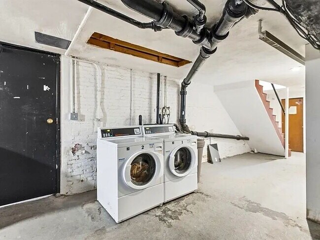 Building Photo - "Charming 1-Bedroom Apartment in Vibrant South Boston – Your Perfect Urban Retreat!"