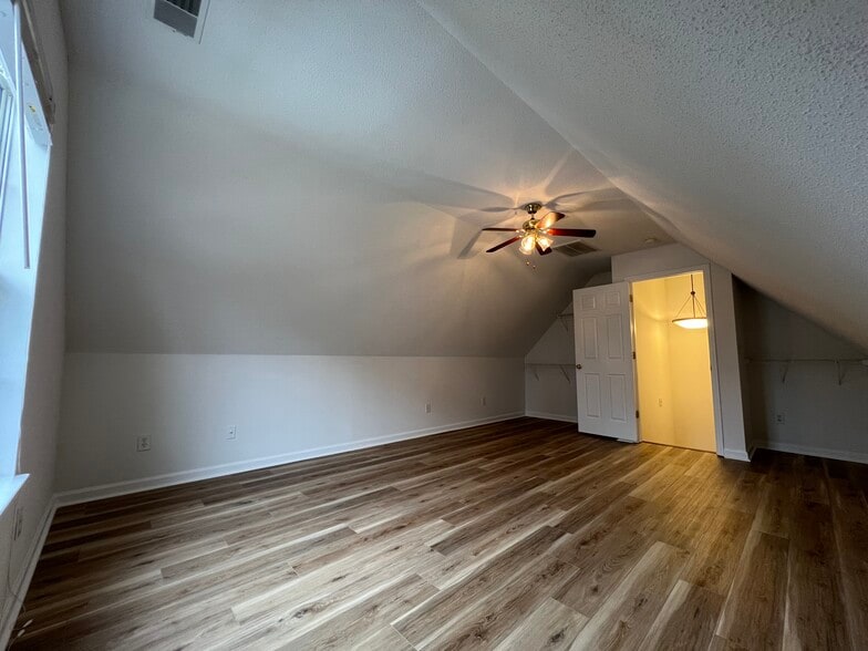 Building Photo - 5343 Tidewater Dr