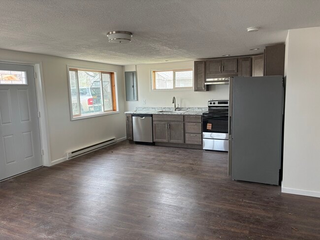 Building Photo - 4253 S Lakeshore Dr