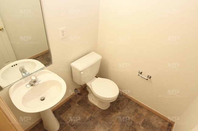 Building Photo - 419 Nokomis Ct