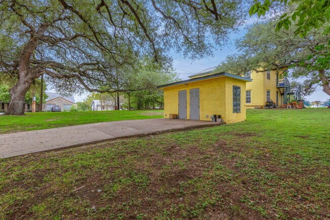 Building Photo - 3809 Maplewood Ave