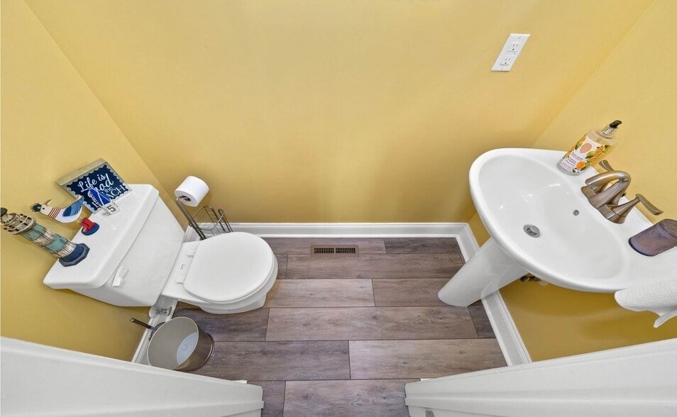 Building Photo - 17293 Queen Anne Way