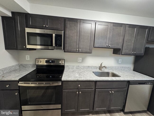 Building Photo - 1103 Llano Dr