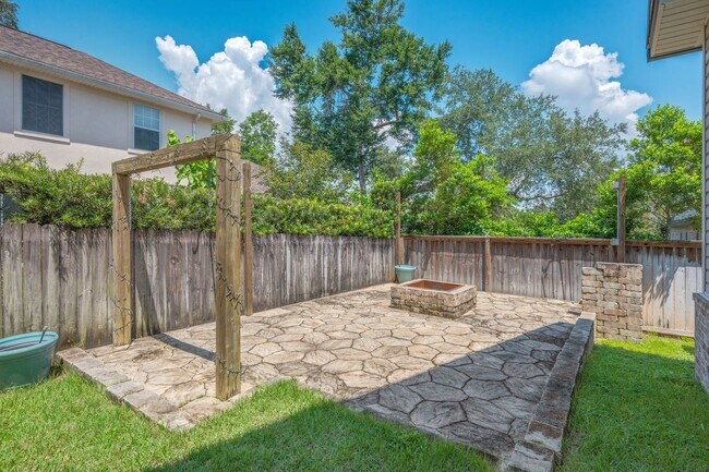 Building Photo - Modern 4-Bedroom Home with Designer Touches in the Heart of Niceville