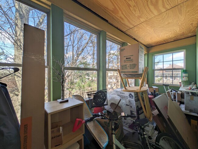 Building Photo - 489 Main St