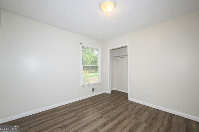 Building Photo - 2100 Whitebluff Way